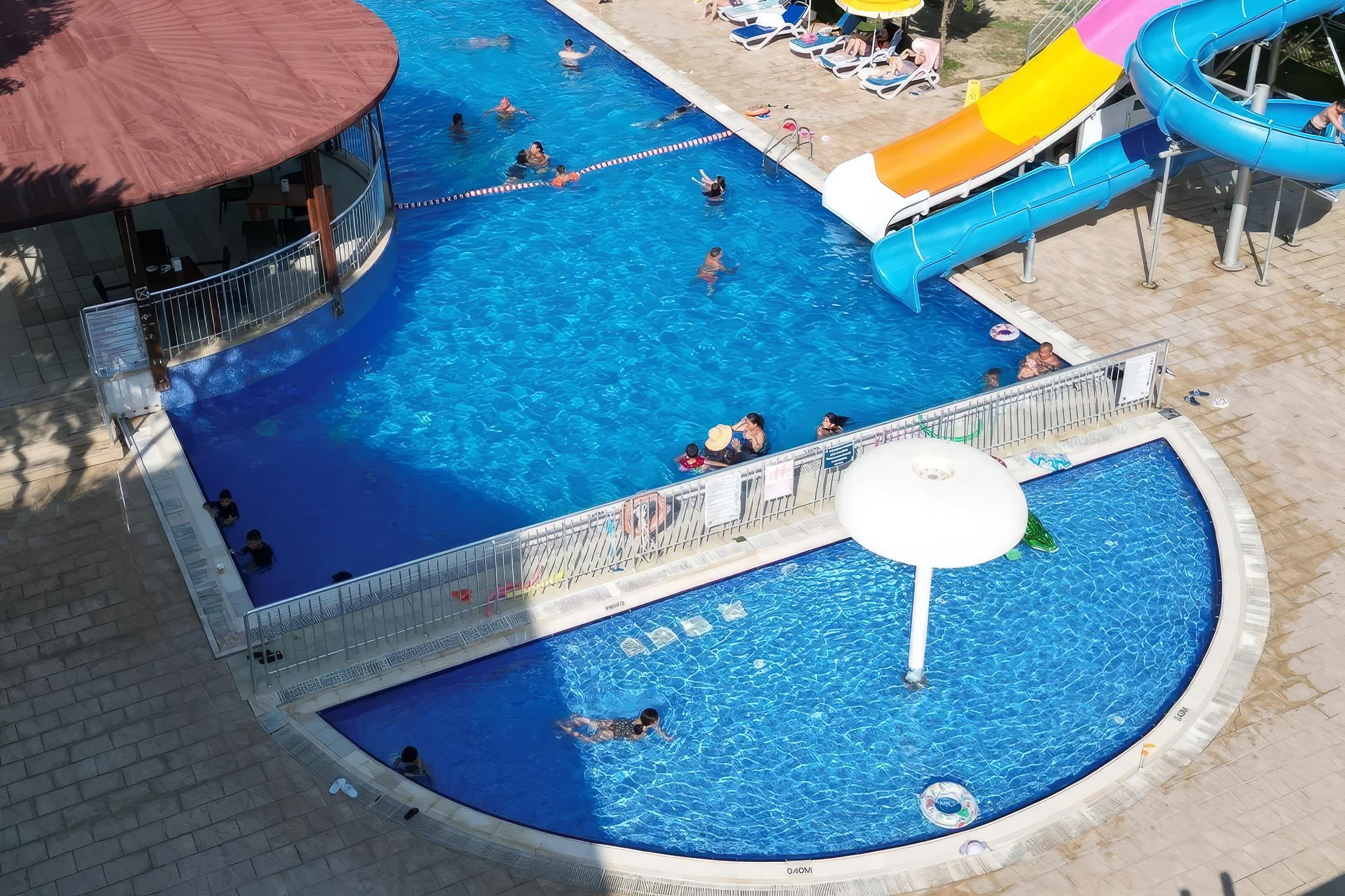 Havuz kenarı içecekler