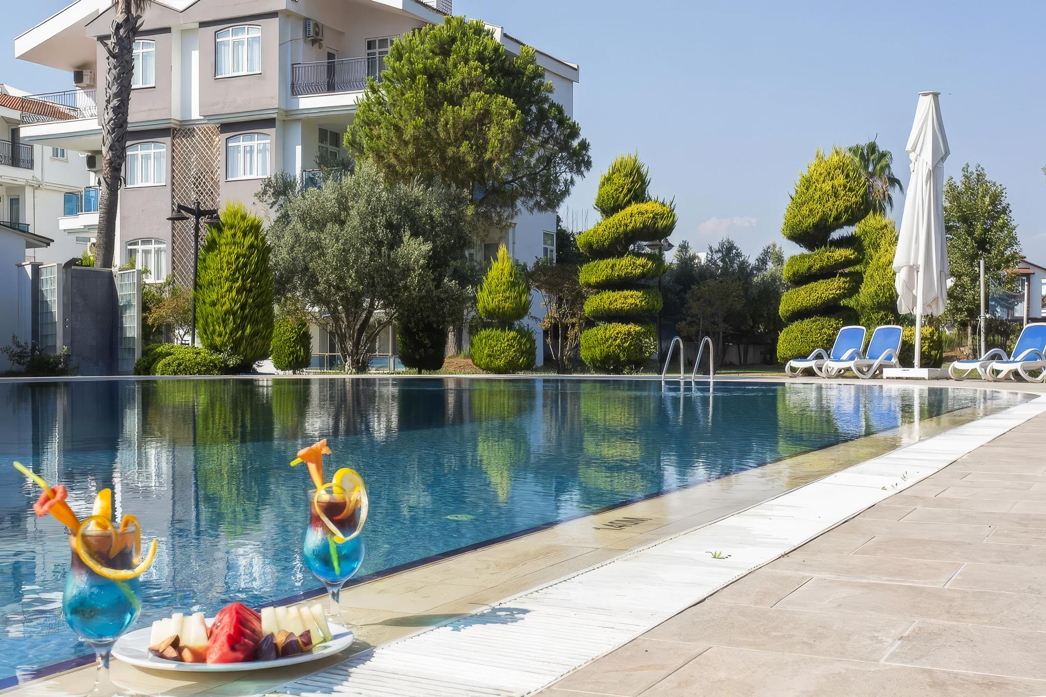 Havuz kenarı içecekler