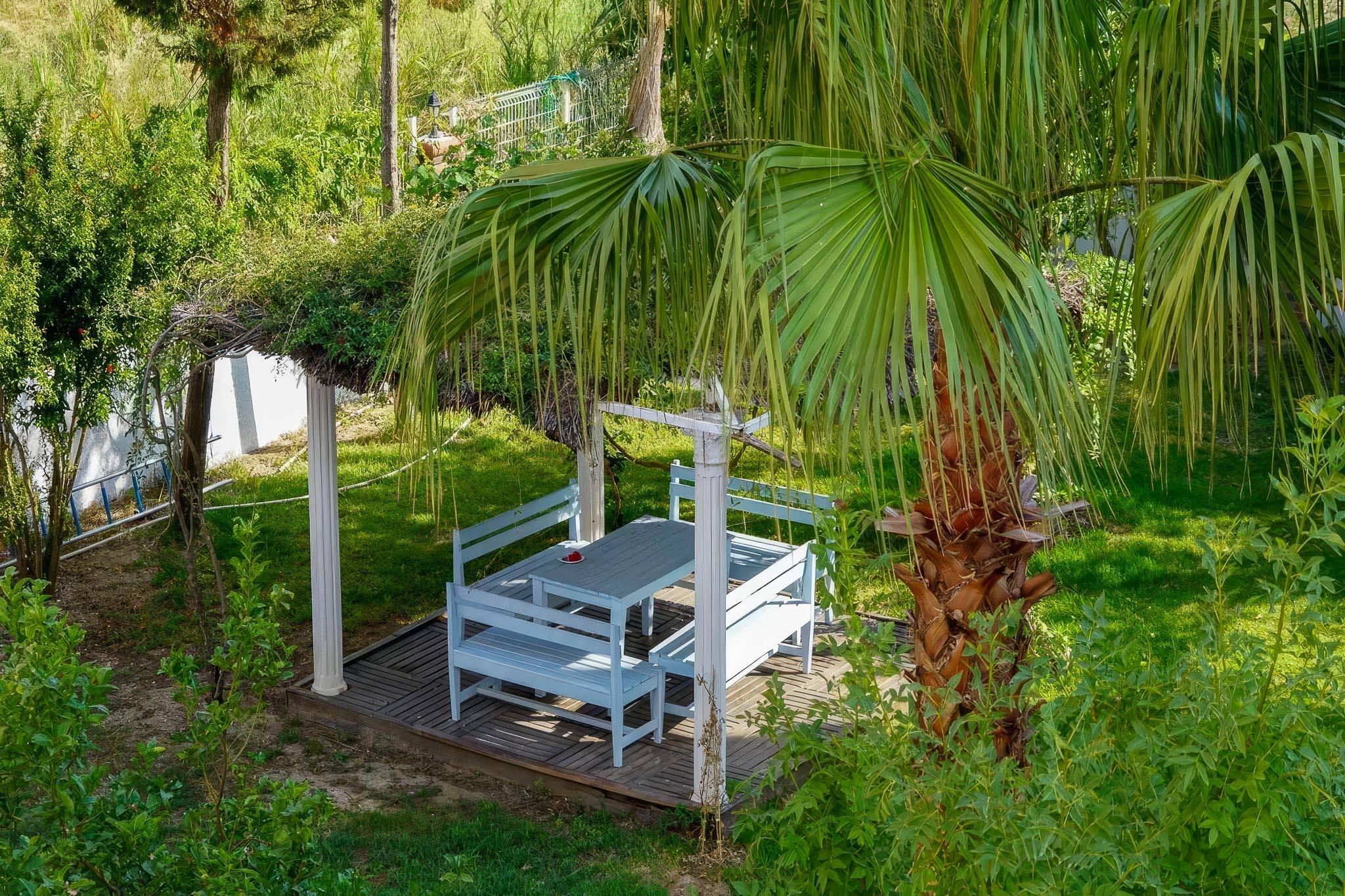 Bahçe ve yürüyüş alanları