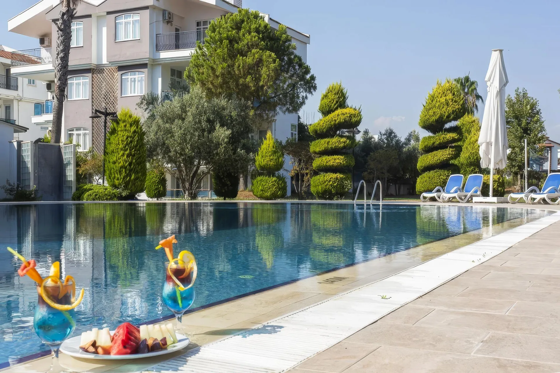 Havuz kenarı içecekler