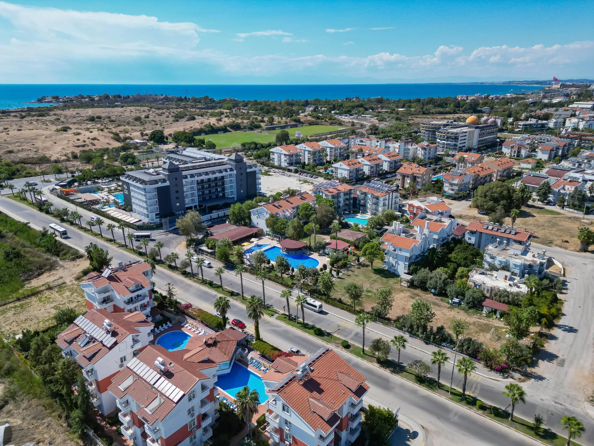 Otel bahçesinin havadan görünümü